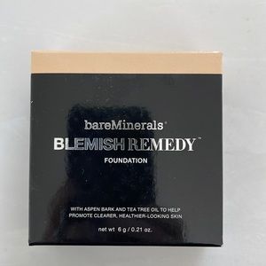 New unopened Bareminerals blemish remedy foundation in clearly pearl.